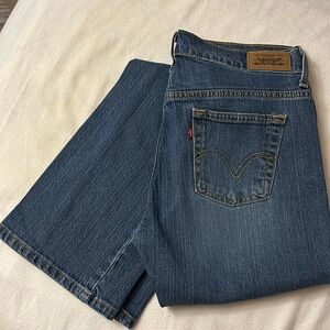 Levi’s, size 6 long
